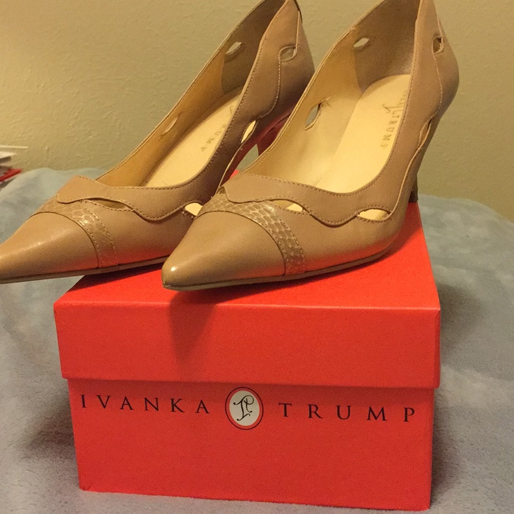 IVANKA TRUMP beige multi leather 2.5 👠 heels